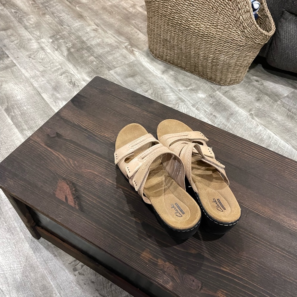 Clark Sandals Size 8.5